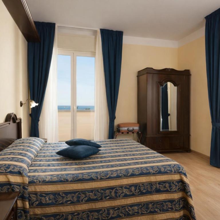 Hotel Milano Helvetia - in centro con piscina - Superior Double Room with Balcony - 4