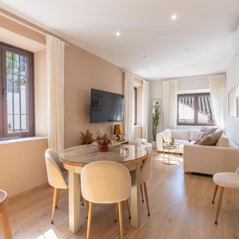Siesta Real de Cartuja - Three-Bedroom Apartment - 28