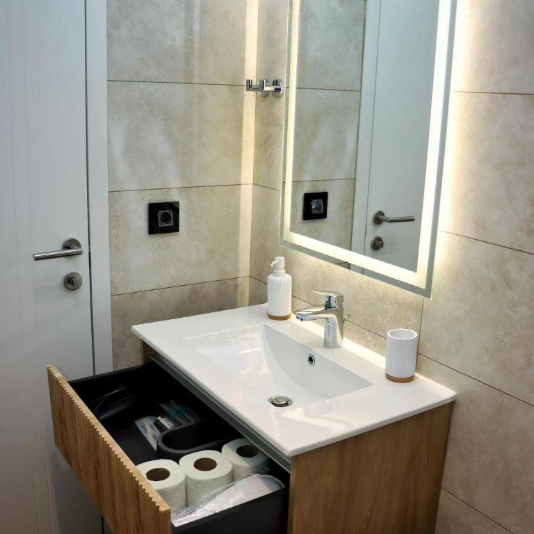 Giorgio Luxury Suites - Superior Studio - 8