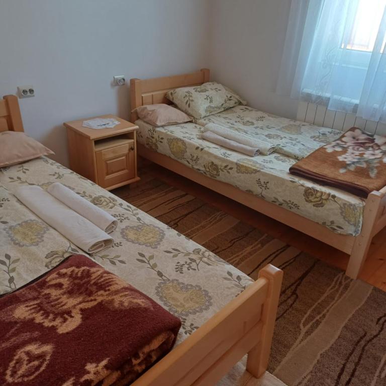Rooms Skorpijon - Dvokrevetna Soba sa Zasebnim Krevetima i Zajedničkim Kupatilom - 1