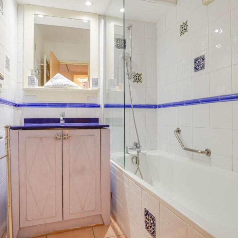 2 pièces plein Centre, Terrasse, Parking - One-Bedroom Apartment with Terrace - 9