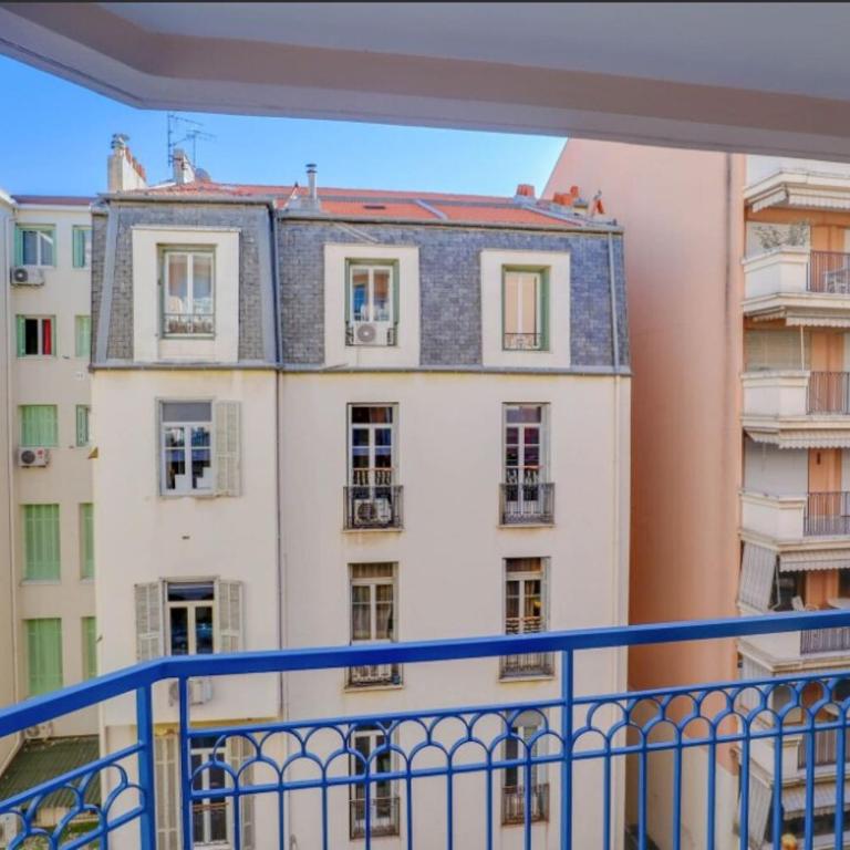 2 pièces plein Centre, Terrasse, Parking - One-Bedroom Apartment with Terrace - 17