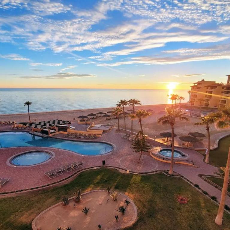 Two-Story 2-Bedroom Beachfront Penthouse at Princesa Resort - BeachBumCondos - Apartamento de 2 dormitorios - 1
