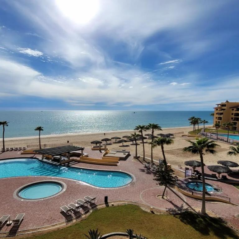 Two-Story 2-Bedroom Beachfront Penthouse at Princesa Resort - BeachBumCondos - Apartamento de 2 dormitorios - 3