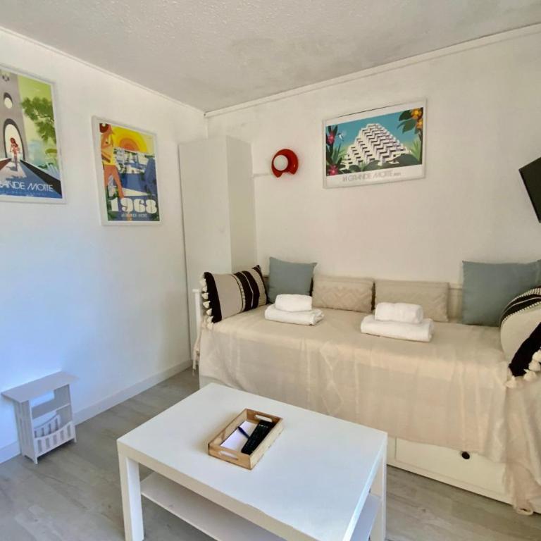 Le Petit Ponant- Studio cosy avec vue sur l'étang et piscine ! - Appartement - 2