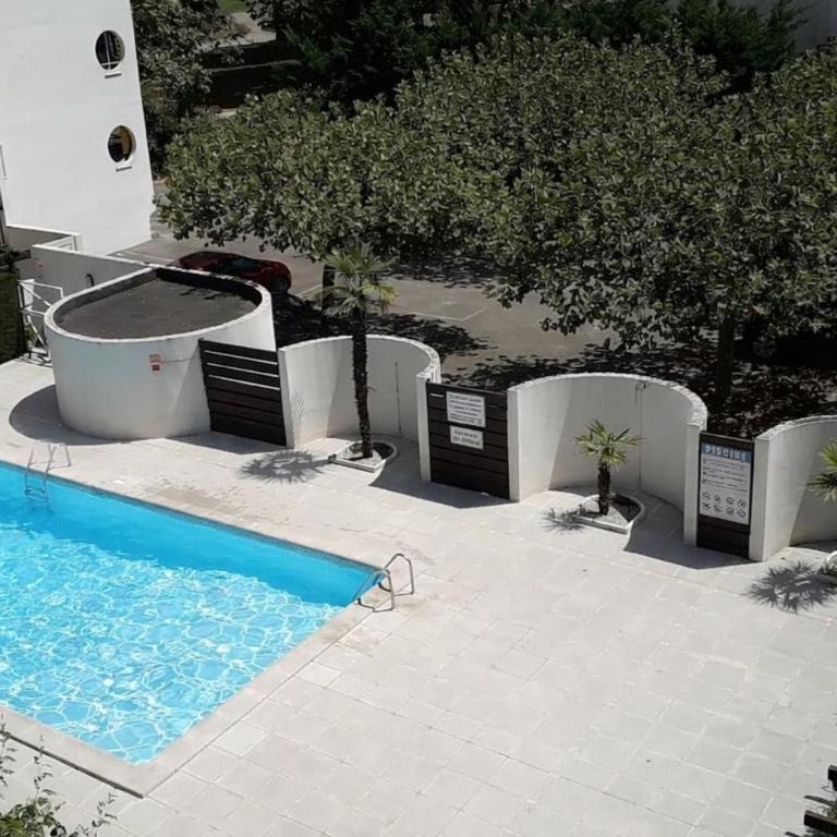Le Petit Ponant- Studio cosy avec vue sur l'étang et piscine ! - Appartement - 4