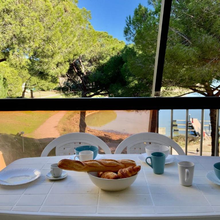 Le Petit Ponant- Studio cosy avec vue sur l'étang et piscine ! - Appartement - 6