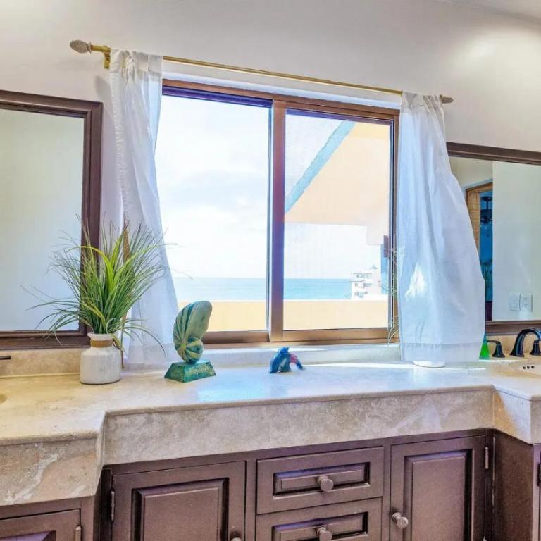 Two-Story 3-Bedroom Beachfront Penthouse at Princesa Resort - BeachBumCondos - Apartamento - 40