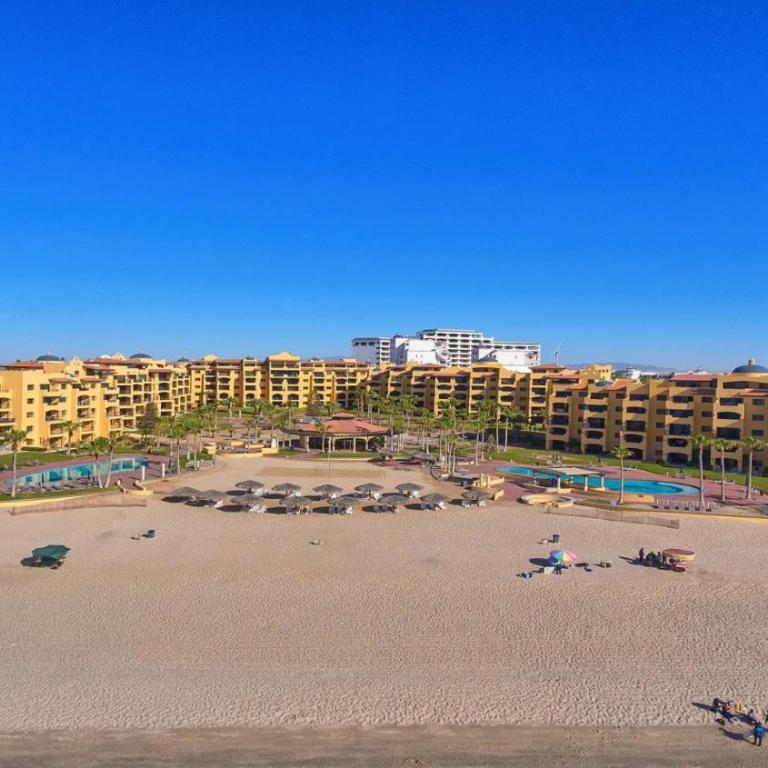 Two-Story 3-Bedroom Beachfront Penthouse at Princesa Resort - BeachBumCondos - Apartamento - 52