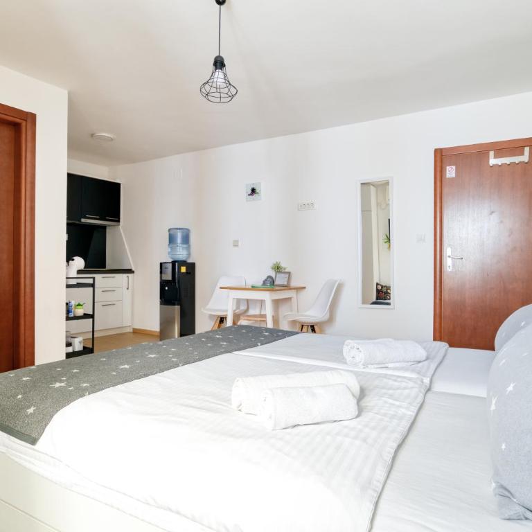 Lana & Ena Apartments - One-Bedroom Apartment - 5