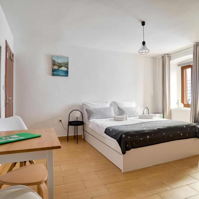 Lana & Ena Apartments - One-Bedroom Apartment - 8