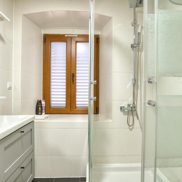 Lana & Ena Apartments - One-Bedroom Apartment - 11