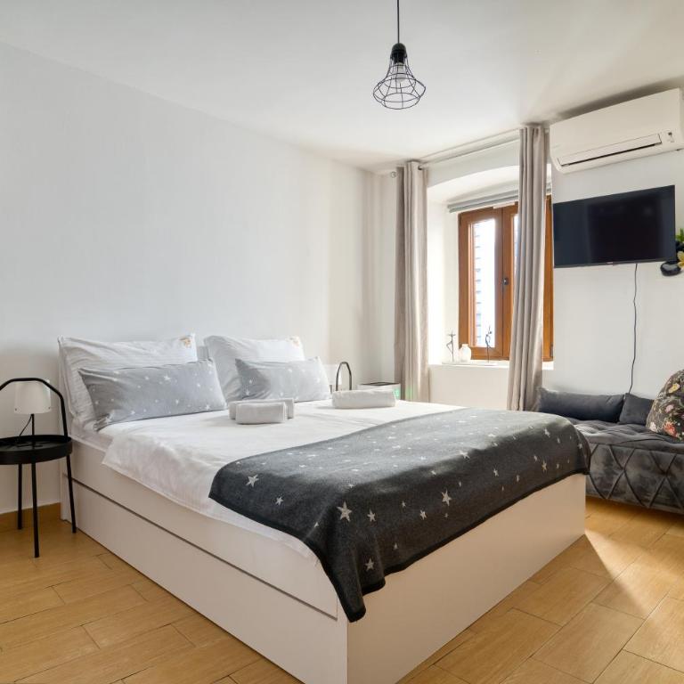 Lana & Ena Apartments - One-Bedroom Apartment - 17