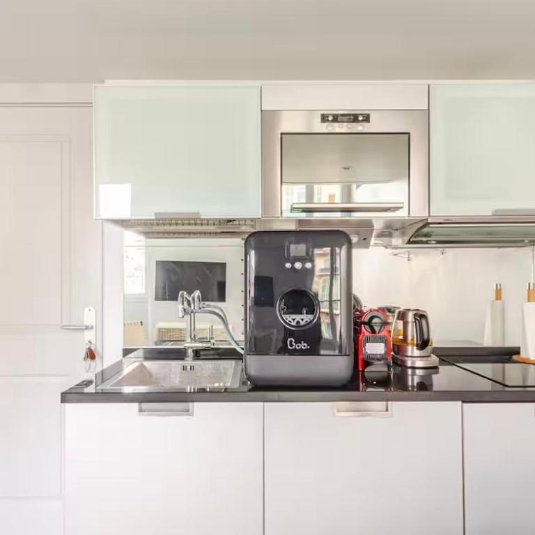 French Riviera Escapade - Steps from the Beach - Appartement avec Vue et Balcon - 12