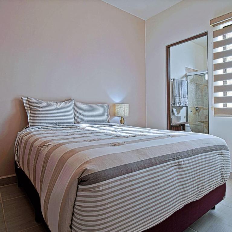 Luxury Family Communal Pool Terraces City Views - Family Room - 7