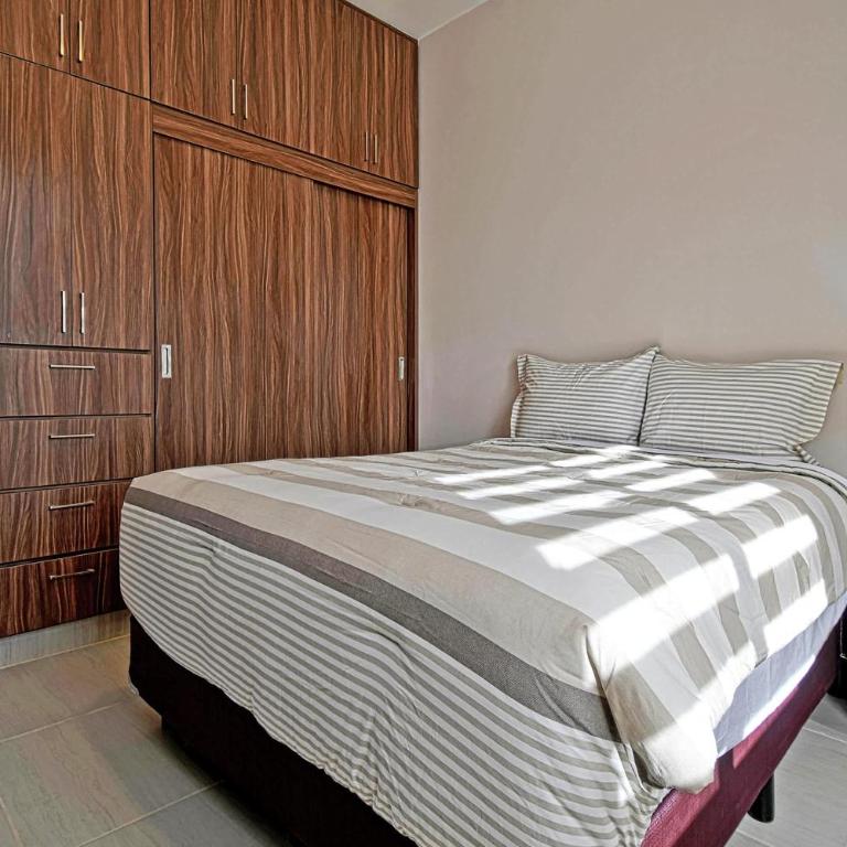 Luxury Family Communal Pool Terraces City Views - Family Room - 8