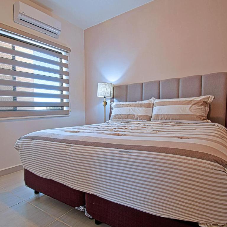 Luxury Family Communal Pool Terraces City Views - Family Room - 12
