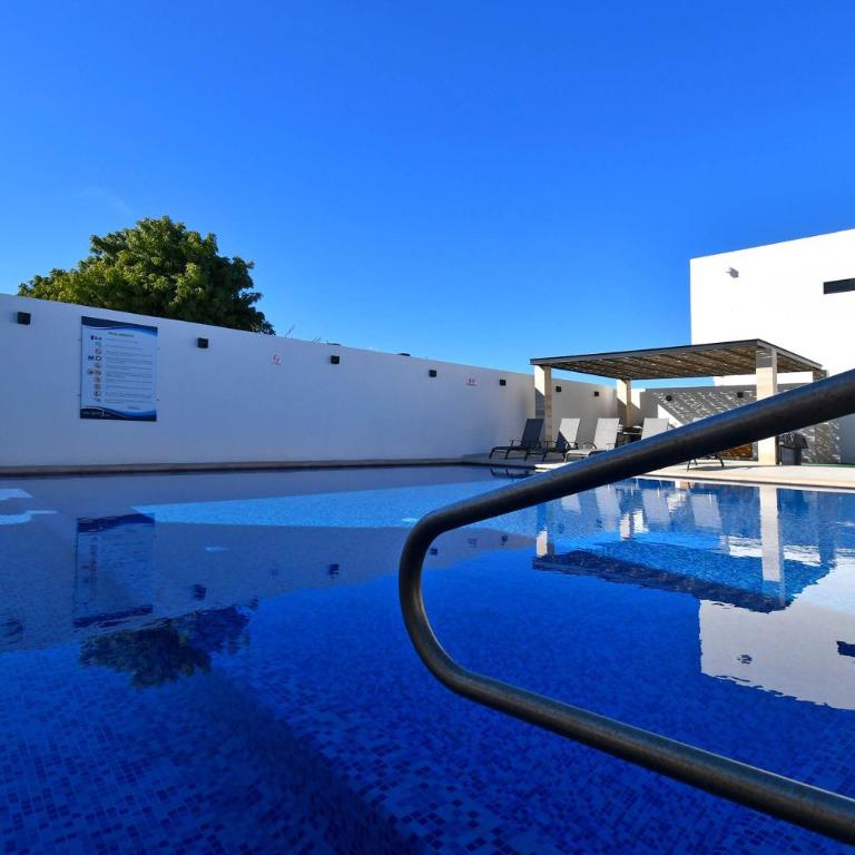 Luxury Family Communal Pool Terraces City Views - Family Room - 17