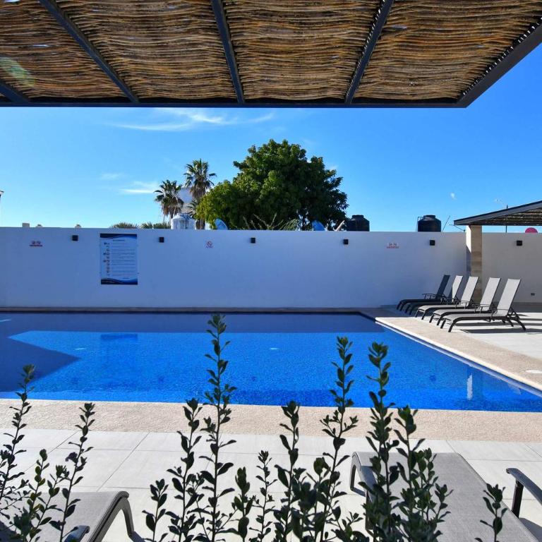 Luxury Family Communal Pool Terraces City Views - Family Room - 21