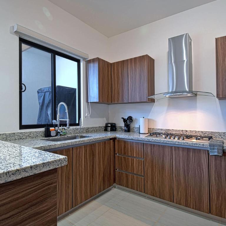 Luxury Family Communal Pool Terraces City Views - Family Room - 26