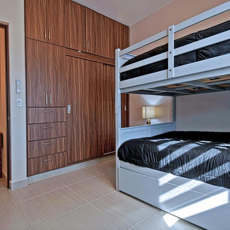 Luxury Family Communal Pool Terraces City Views - Family Room - 31
