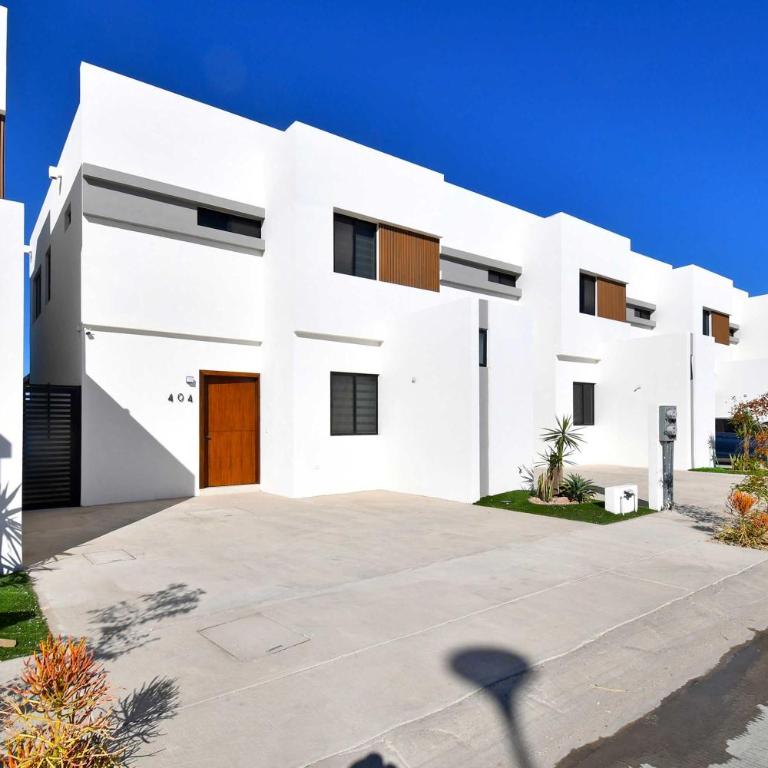 Luxury Family Communal Pool Terraces City Views - Family Room - 36