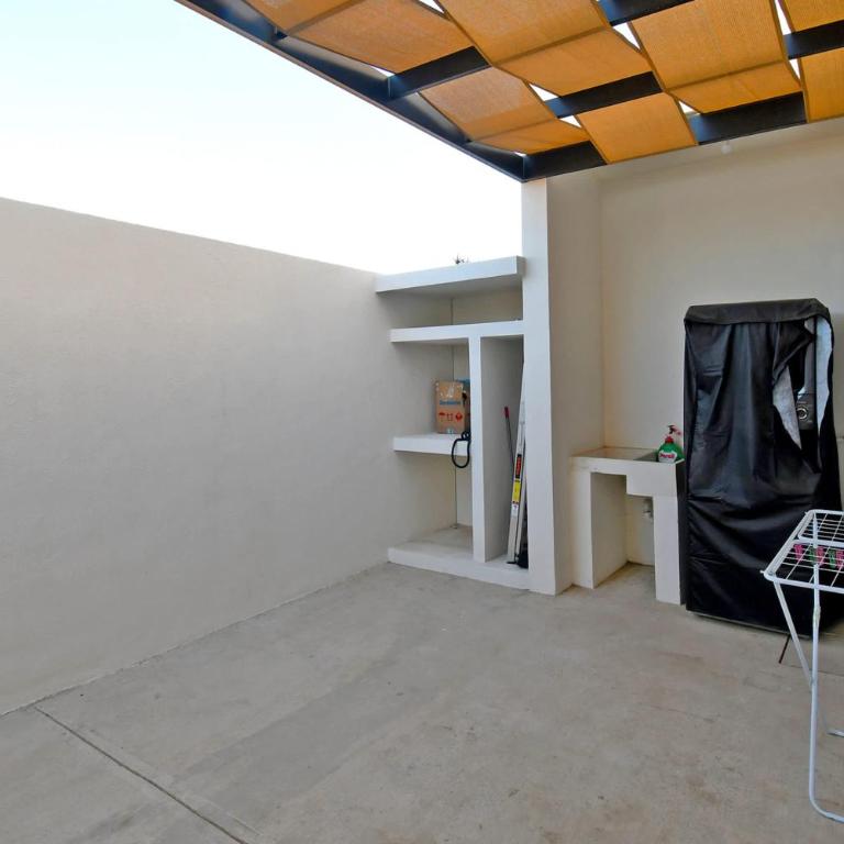 Luxury Family Communal Pool Terraces City Views - Family Room - 38