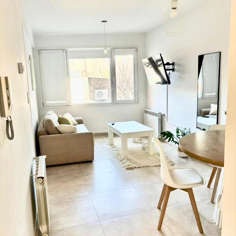 Moderno y luminoso, a metros del centro - Apartamento de 1 dormitorio - 1