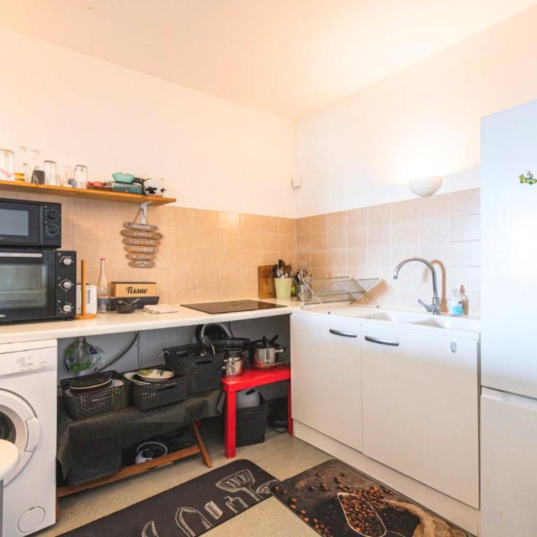 LYS - Idéal pour familles & amis - Hypercentre - Vue Fontaine Subé et Cathédrale - Wifi - Machine à laver - Gare, Cathédrale de Reims, Commerces, Restaurants & Transports en commun accessibles à pied en moins de 10 minutes - Appartamento Deluxe con 2 Camere da Letto - 12