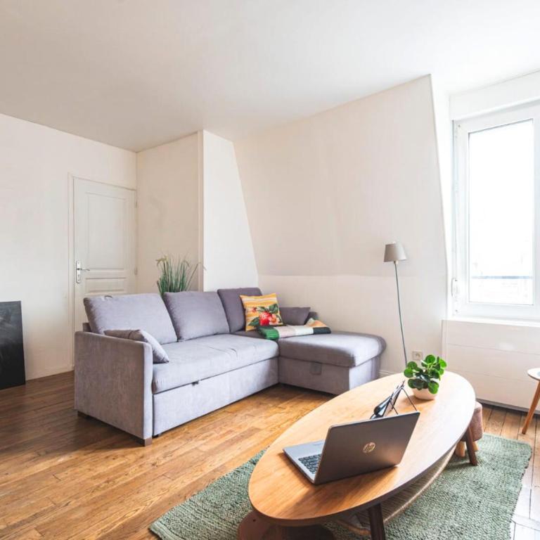 LYS - Idéal pour familles & amis - Hypercentre - Vue Fontaine Subé et Cathédrale - Wifi - Machine à laver - Gare, Cathédrale de Reims, Commerces, Restaurants & Transports en commun accessibles à pied en moins de 10 minutes - Appartamento Deluxe con 2 Camere da Letto - 3