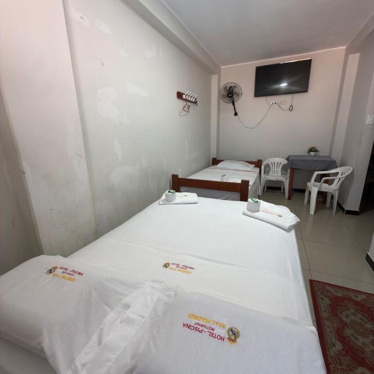 Hospedaje Turístico Real Madrid - Habitación Doble - 2 camas - 5