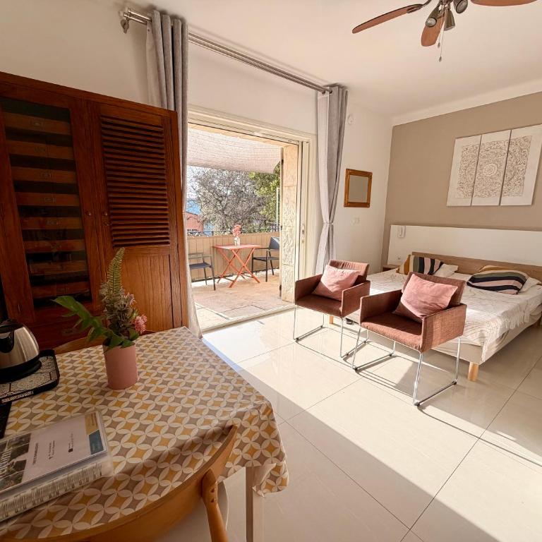 Villa Grand Baie - Studio "Mimosa" with Partial Sea View - 7