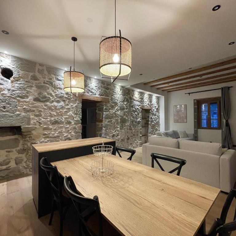 Granier - Authentique 3 pièces au Charme Unique - Appartement 1 Chambre - 11