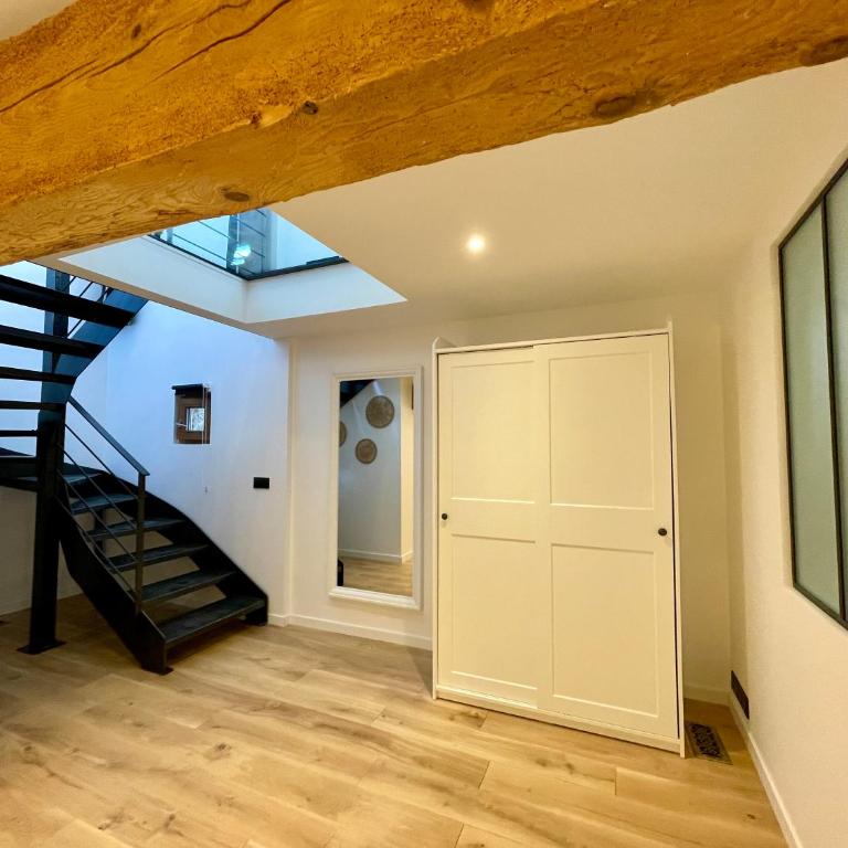 Granier - Authentique 3 pièces au Charme Unique - Appartement 1 Chambre - 23
