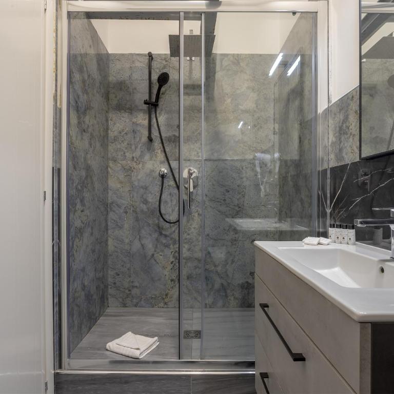 Delux Via Faenza - Appartamento con 2 Camere da Letto - 4