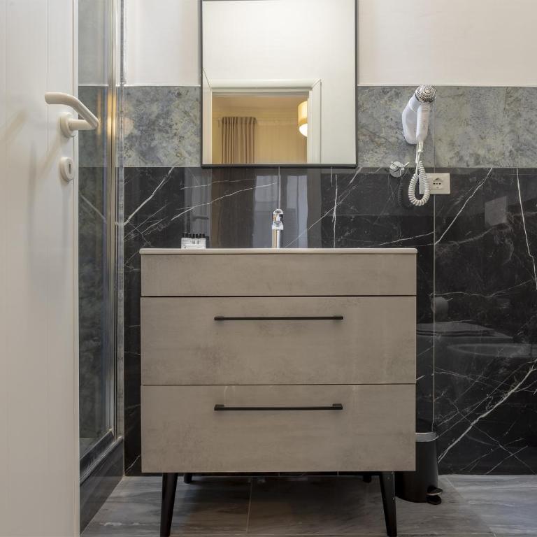 Delux Via Faenza - Appartamento con 2 Camere da Letto - 5