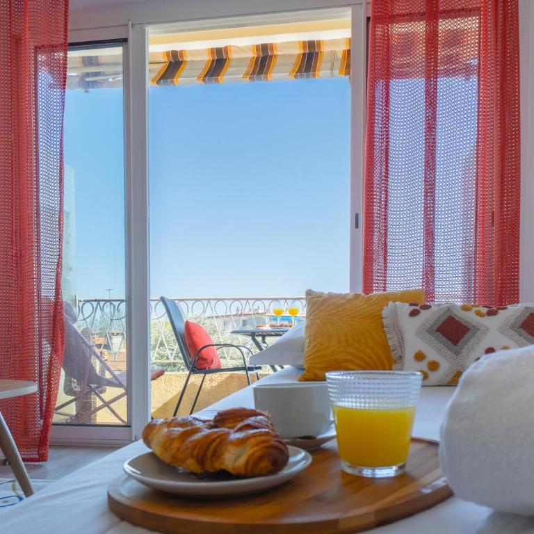 Studio Vue Mer - Terrasse Privée - Piscine - Entre Nice et Cannes - Apartment mit 1 Schlafzimmer - 1
