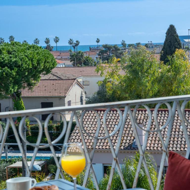 Studio Vue Mer - Terrasse Privée - Piscine - Entre Nice et Cannes - Apartment mit 1 Schlafzimmer - 23