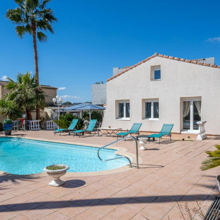 Charming house with pool - Villa - 2
