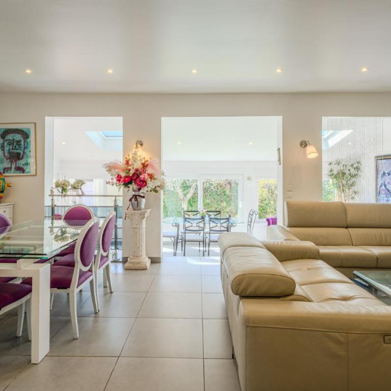 Charming house with pool - Villa - 52
