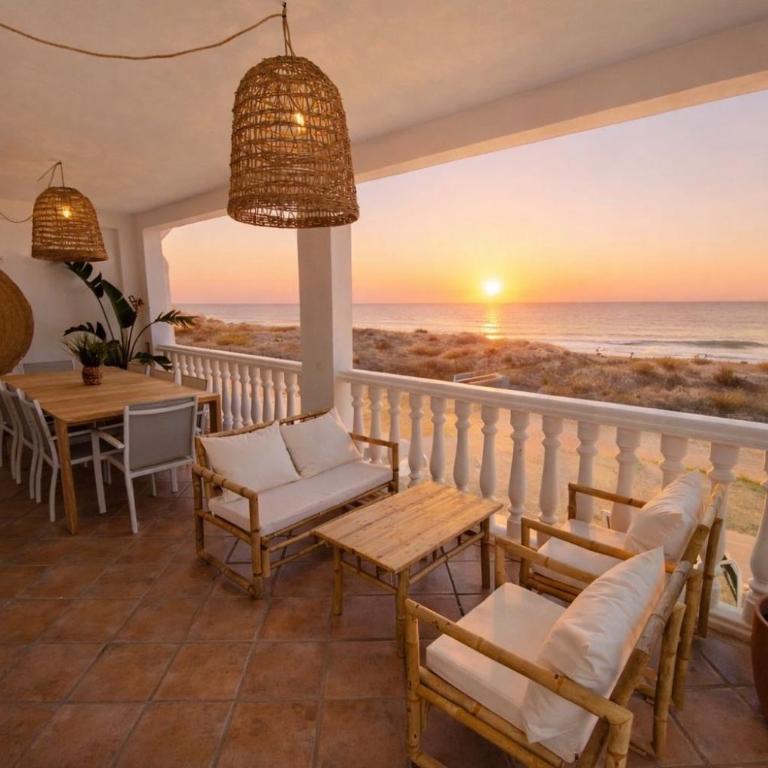 Villa AMANAY a Primera Línea de Playa con Piscina Privada By XimoApartments - Villa - 1