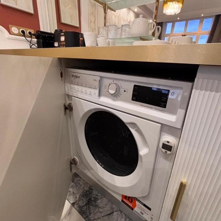 Magnifique Studio Champs Elysees Vue Tour Eiffel et Arc de Triomphe - Appartement 1 Chambre - 16