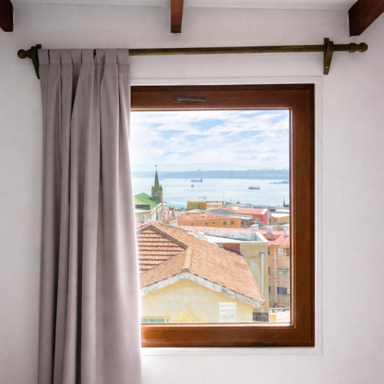 Furnished apartment with bay view in Cerro Alegre, Valparaiso - Two-Bedroom Apartment - 13