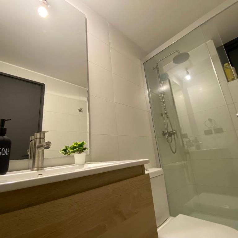 Gran Dpto Vista Mar 3D2B, Piscina, Cancha, Terraza - One-Bedroom Apartment - 16
