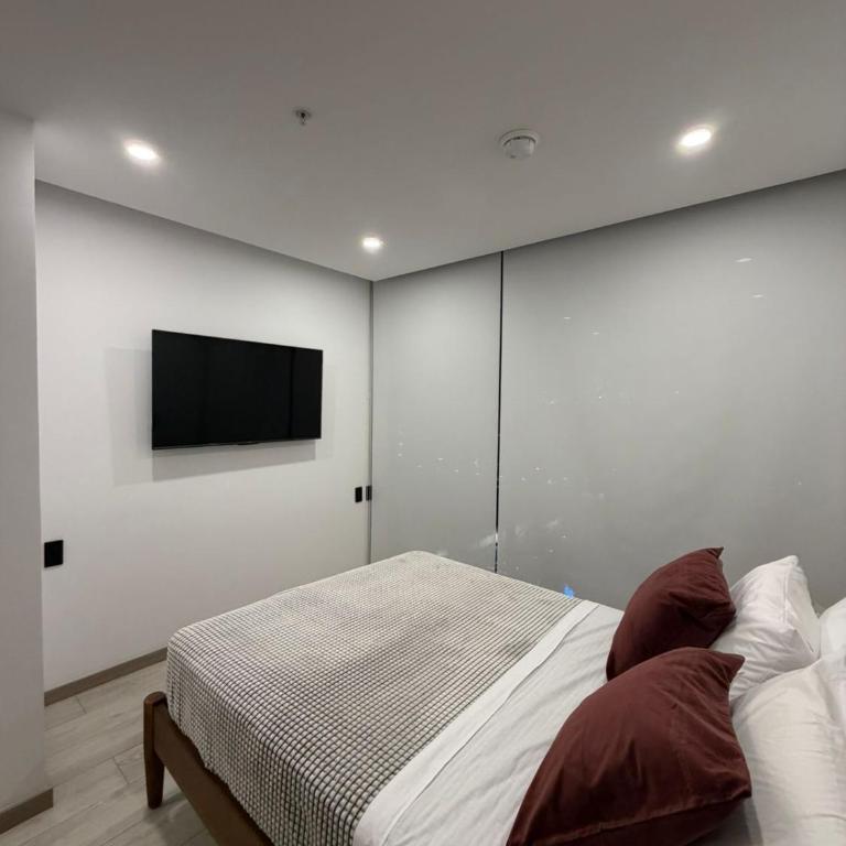 Beautiful Suite View, Wifi, Coworking - Two-Bedroom Apartment - 8