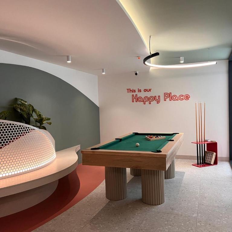 Beautiful Suite View, Wifi, Coworking - Two-Bedroom Apartment - 25
