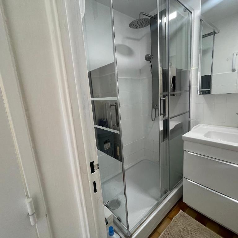 Studio rénové, proche port & village, parking, animaux admis - FR-1-796-83 - Appartement - 4