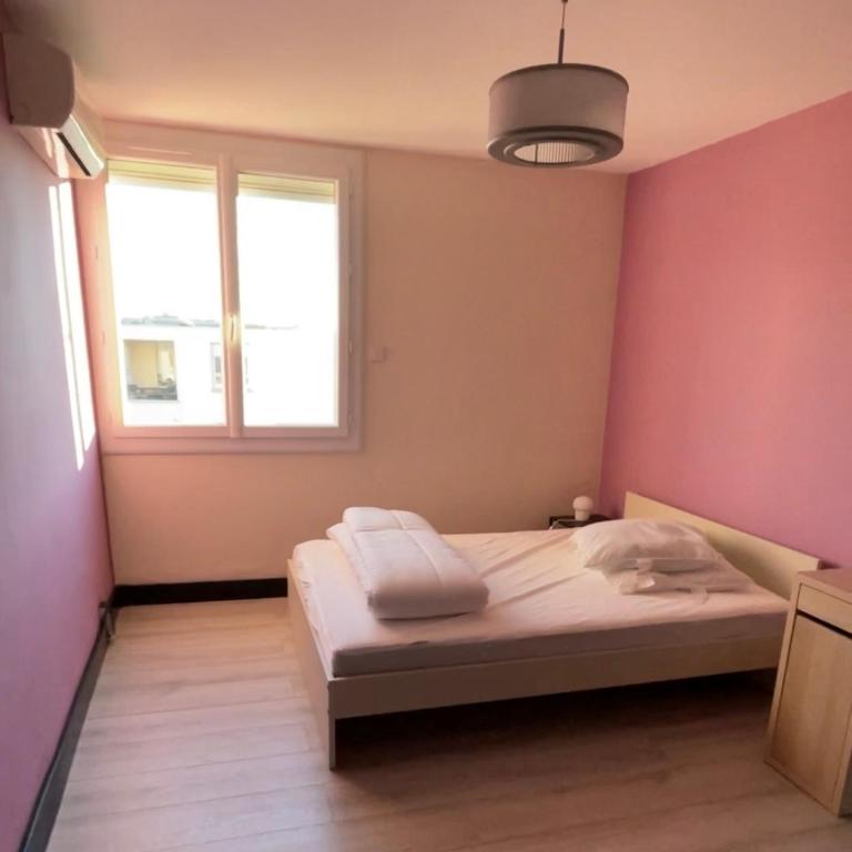 3 bedrooms apt near train & city center - Three-Bedroom Apartment - 7
