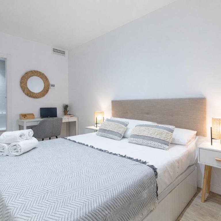 Valencia Marina Apartment near Beach & City of Arts - One-Bedroom Apartment - 13