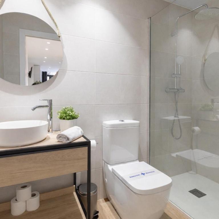 Valencia Marina Apartment near Beach & City of Arts - One-Bedroom Apartment - 16